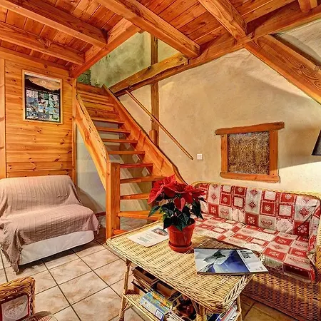 Holiday home Brin De Paille Saint-Martin-de-Queyrieres